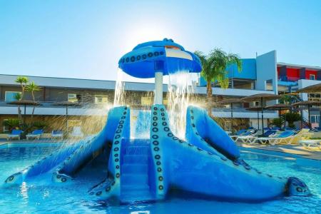 Dodeca Sea Resort by Forums - 11