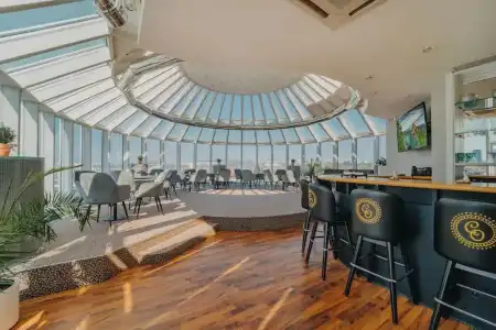Cosmopolitan Bobycentrum - 76