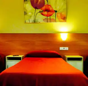 Hostal Drassanes - 4