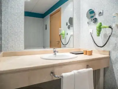 ibis Styles A Coruña - 42