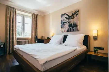 Boutique-Bayerischer Hof - 13