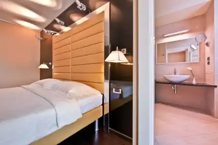 Kristal Palace - Tonellis - Adult Friendly - 3