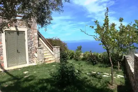 Dio Escapes Houses - 179