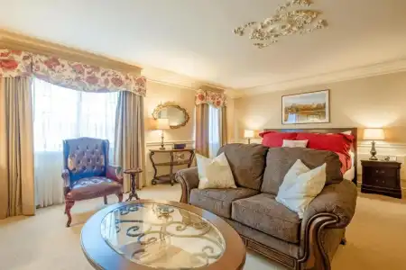 Red Coach Inn - 96