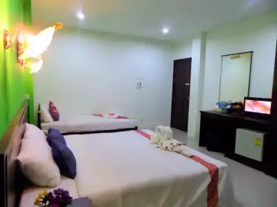 Thana Patong Guesthouse - 8