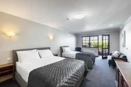 Adelaide Inn - 44