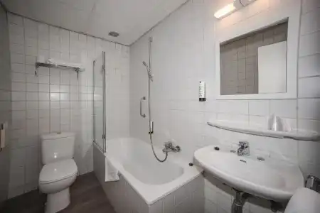 Louisa - 32