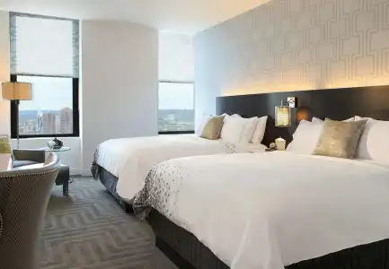 Moxy Cincinnati Downtown - 4