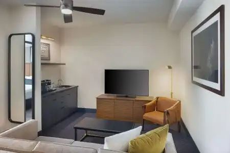 DoubleTree Suites by Hilton Lexington - 82