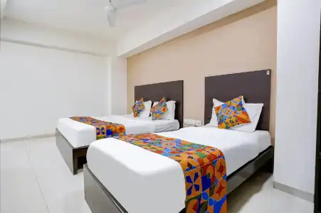 Kamran Residency - Near US Embassy - 16