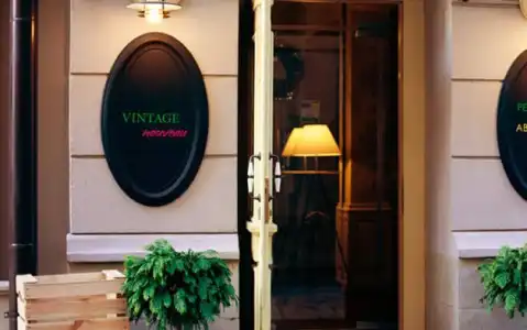 Vintage Boutique - 38