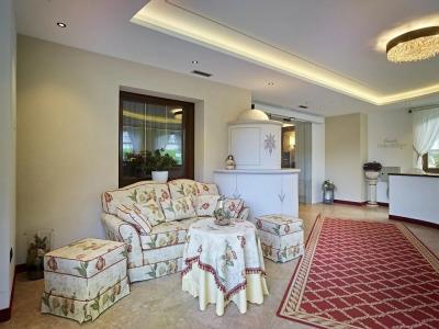 Belvedere & Paradise Club Center - 4