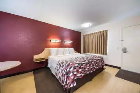 Red Roof Inn Laredo - 62