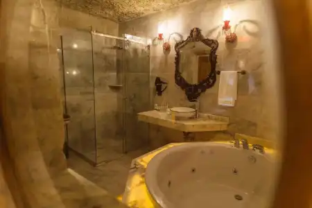 Solo Cave Suites - 131