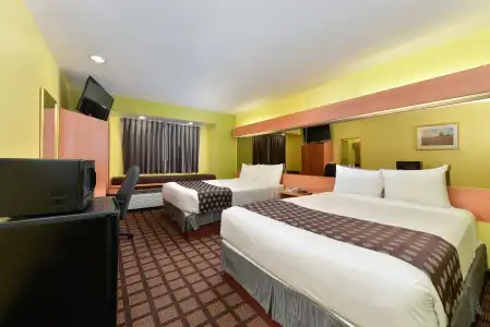 Quality Inn & Suites Fort Worth North - Haltom City - 6