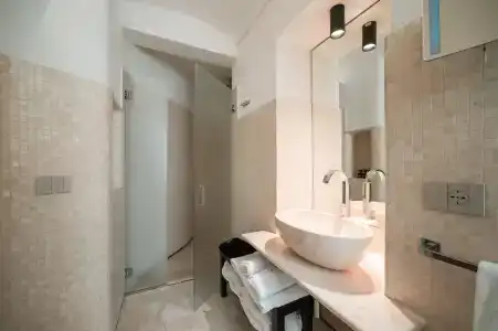 Royal Palace Luxury Suites & - 7