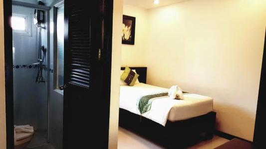 Ruen Buathong Boutique - 26
