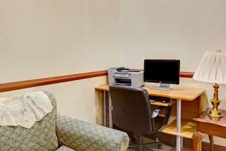 Days Inn & Suites by Wyndham Louisville SW - 3