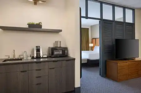 DoubleTree Suites by Hilton Lexington - 89