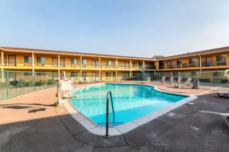 Quality Inn & Suites near Downtown Bakersfield - 15