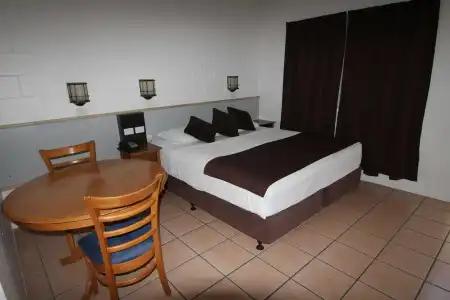 The Colonial Rose Motel - 4