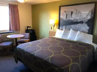 Super 8 Redmond - 15