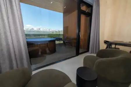 North Mountain View Suites - 19