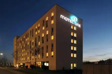 Motel One Frankfurt-Airport - 0