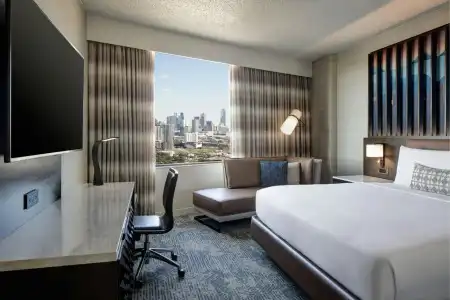 Renaissance Dallas - 1
