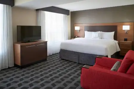 TownePlace Suites by Marriott Windsor - 33