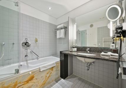 DoubleTree by Hilton Hannover Schweizerhof - 10