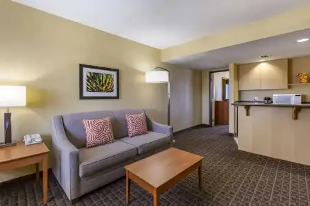 Best Western Plus Scottsdale Thunderbird Suites - 109