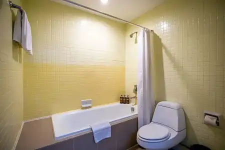 Bandara Silom Suites - 43