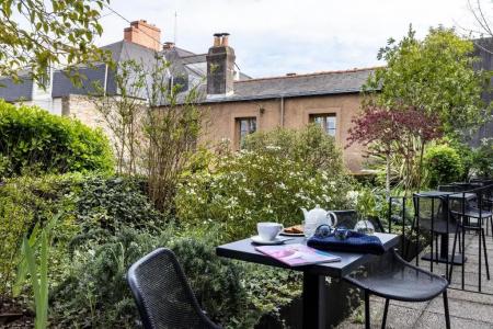 L'Hôtel - Face au Château - Boutique Hôtel et Séminaires - 90