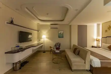Golden Tree & Apartment - 67