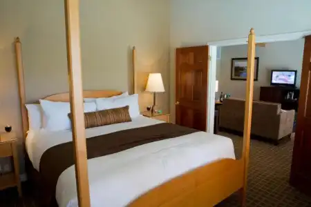 Pine Ridge Inn - 79