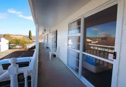 Golden Glow Motel - 6