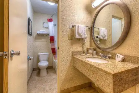 Red Roof Inn Tulsa - 24