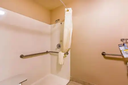 Quality Inn & Suites - 8