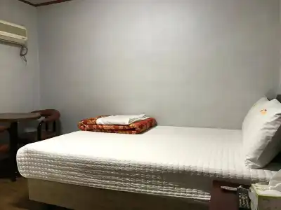 J Motel - 4