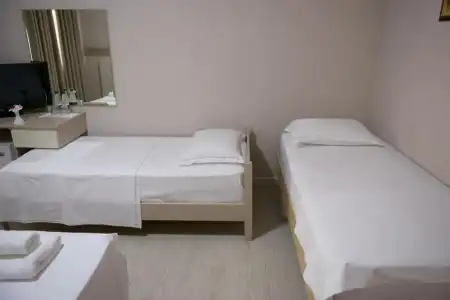Andi - 31