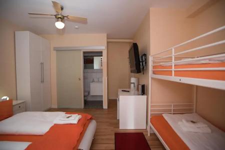 City Guesthouse Pension Berlin - 40