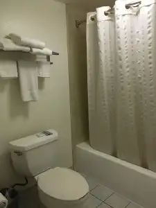 Van Ness Inn - 8