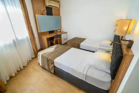 Kleopatra Celine - 4