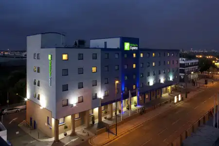 Holiday Inn Express London - Park Royal by IHG - 39