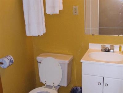 Desert Hills Motel - 8