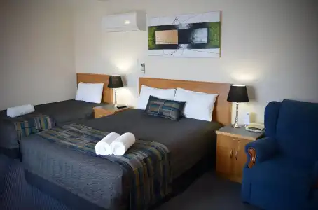 Arkana Motor Inn & Terrace Apartments - 1