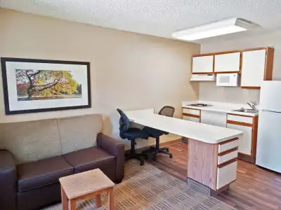 Southpoint Suites - 20