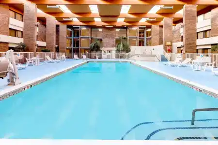 Ramada Lansing and Conference Center - 16