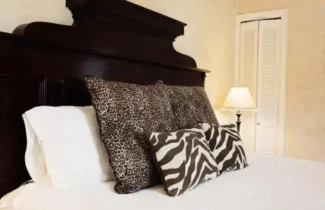 1801 First Luxury Inn - 11